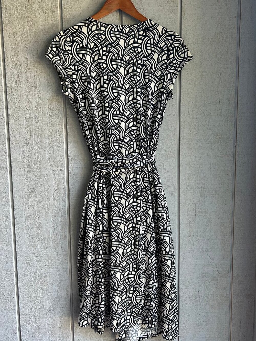Banana Republic Short Sleeved Silk Blend Black & White Print Wrap Dress Size M - Picture 3 of 10